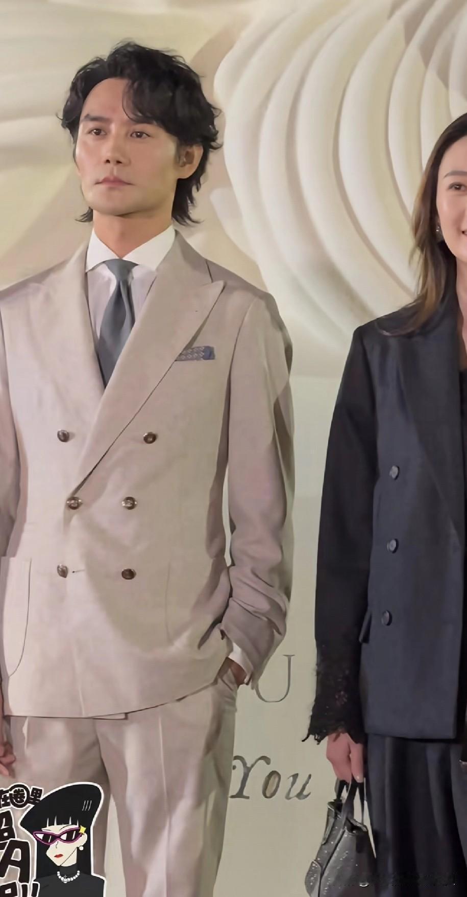 娱乐圈很神奇。有些人好像一夜之间年轻了十岁，比如李连杰。有些人却又好像，