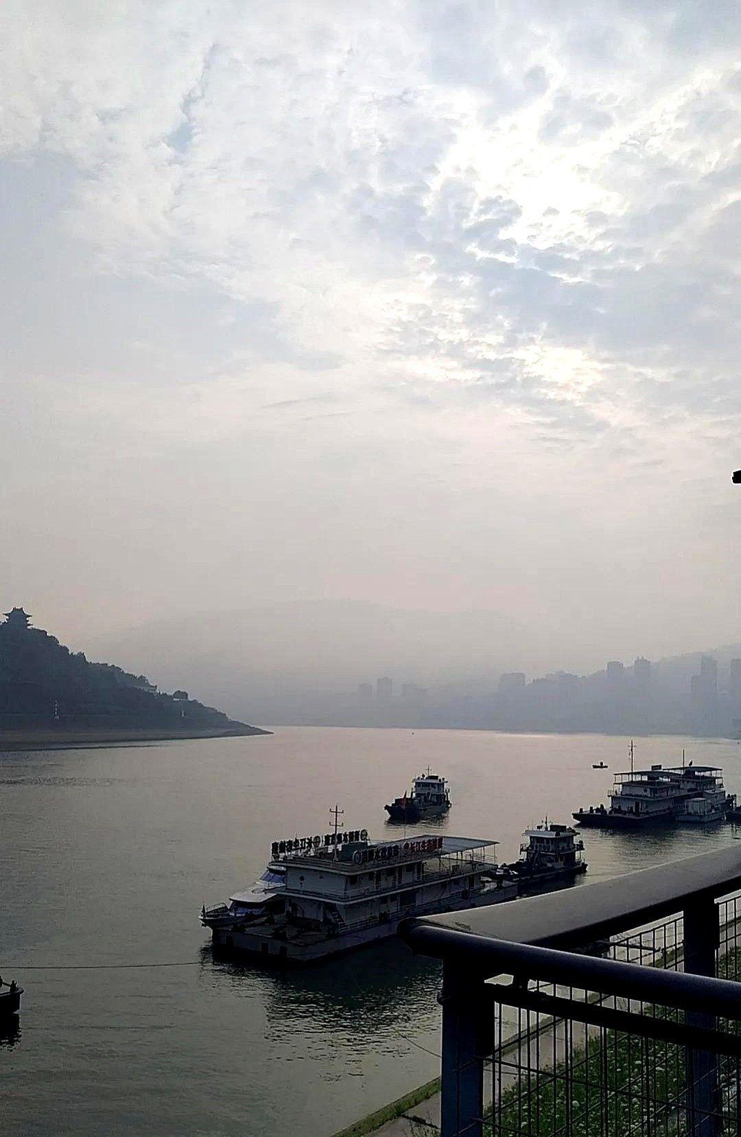 为什么在国企上班混日子的员工占比非常高？朋友部门连续加班三个月赶项目，验收时设备