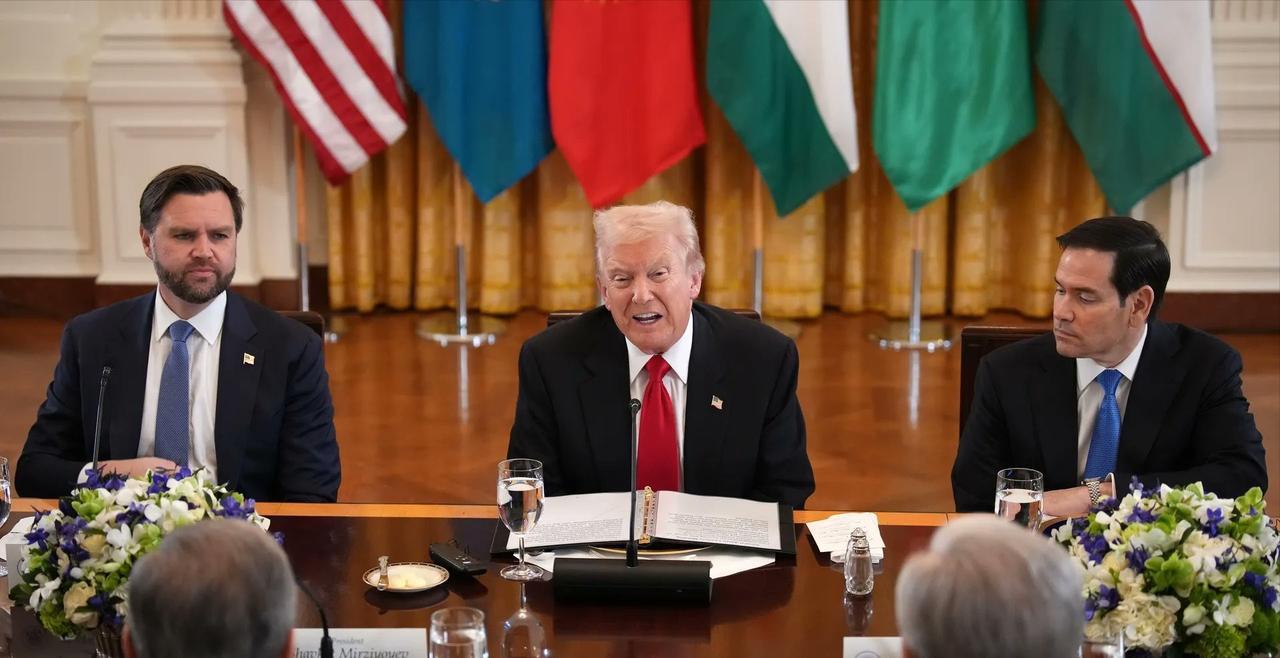 美媒今天报道：特朗普的部分高级助手——包括副总统JD万斯和国务卿卢比奥——最初对