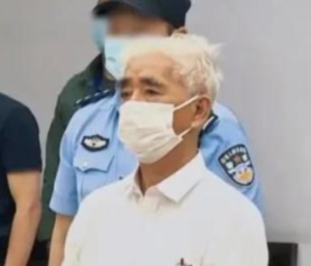 你敢信吗？一个被美国安插在中国潜伏了三十多年的间谍头子，竟然是一个笑眯眯、热心肠