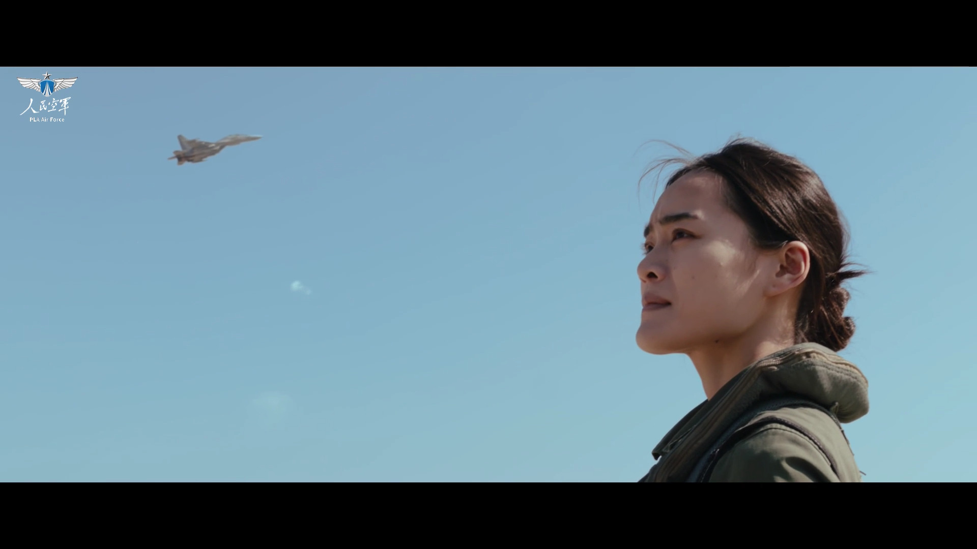 飞上前舱的歼-16女飞空军首批歼-11B女飞行学员之一，庄晨制胜空天人民空军成立