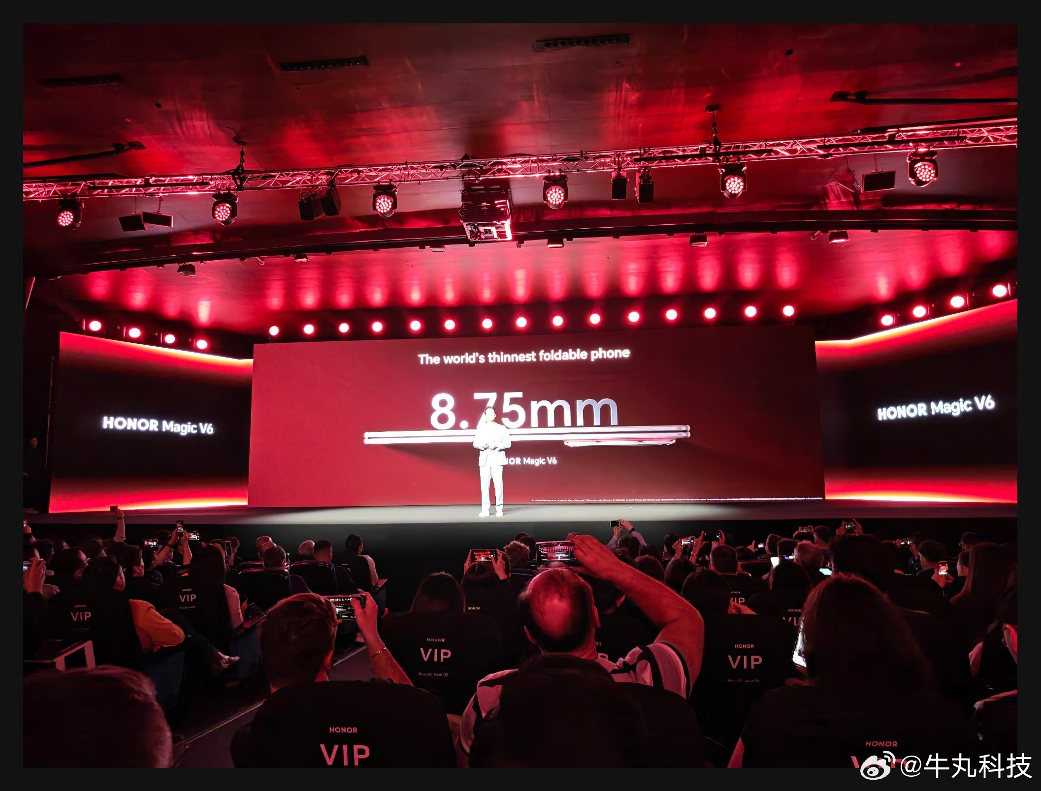 荣耀MagicV6折叠屏轻薄纪录保持者今晚MWC展会荣耀发布会都在看没，荣耀Ma