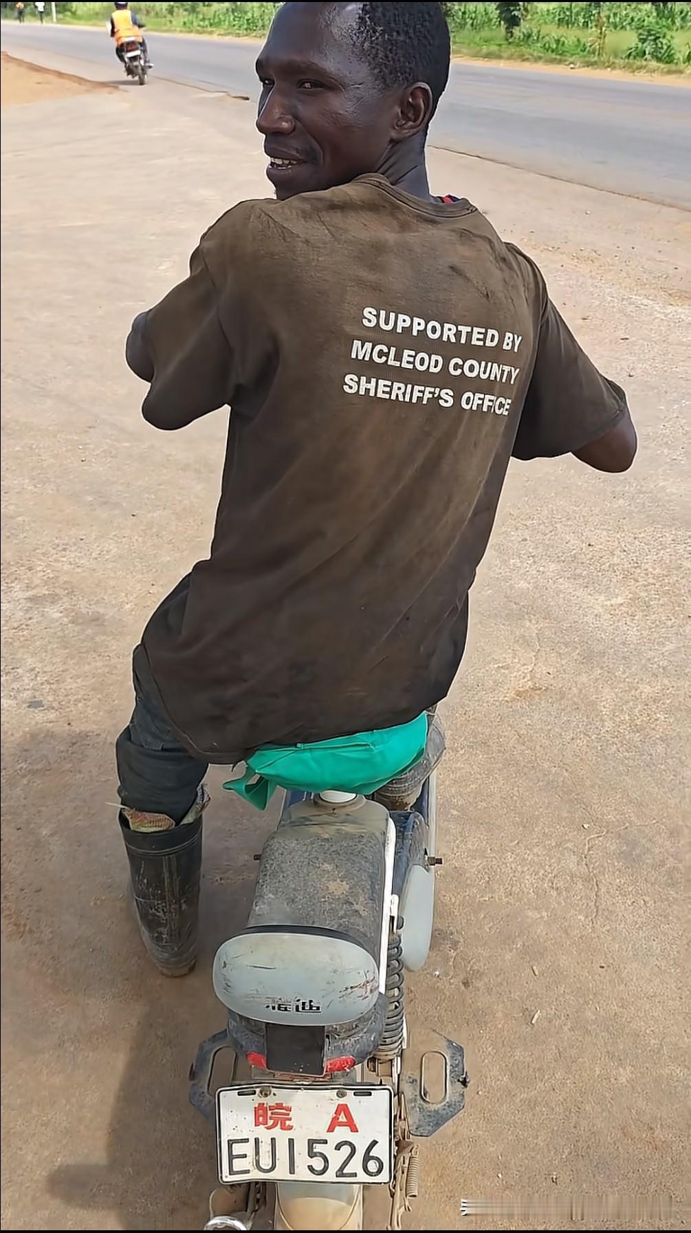 神奇了！皖a的牌照，安徽的车主，车却在非洲，人还没出国，车已经出国了……疑似该车