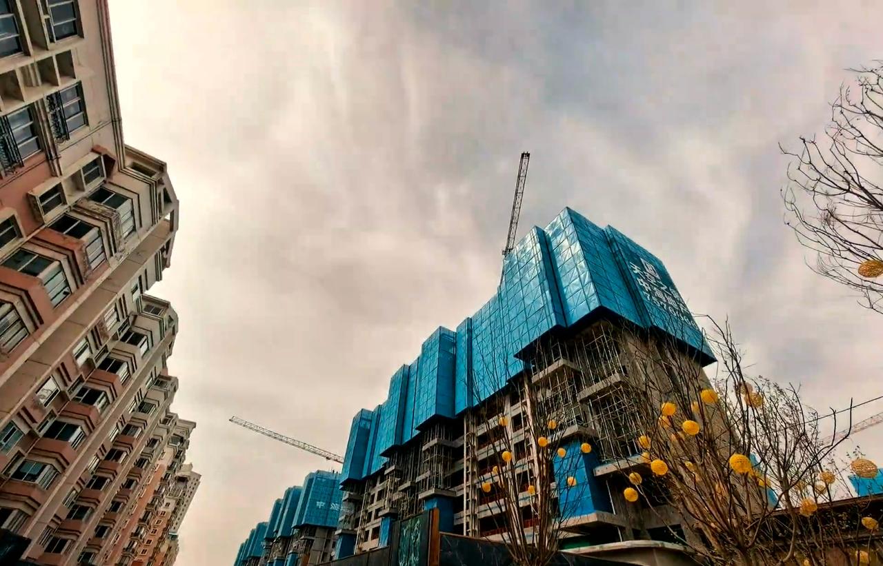 今天去看四代住宅，销售一直强调一句话，那就是免费送，露台，得房率第一，没公摊，事