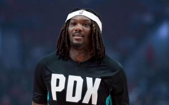 一举两得，感谢开拓者！队中第二中锋摆上货架，杨瀚森将坐稳替补中锋位置本赛季中锋市