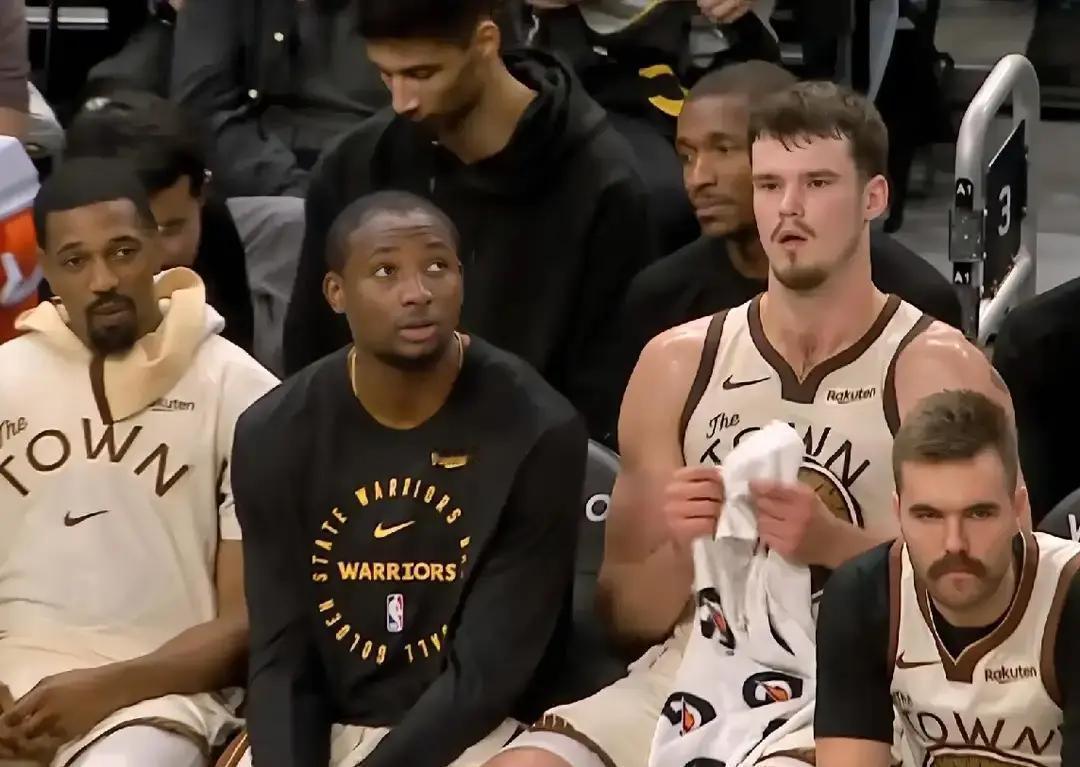 年薪2520万，场均9.2分钟。科尔用战术板锁死了他的未来。不是状态问题，