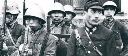 1944年，潜伏在日寇“心脏”的地下党施亚夫刚回到家，伪副师长的妻子就找到了他，