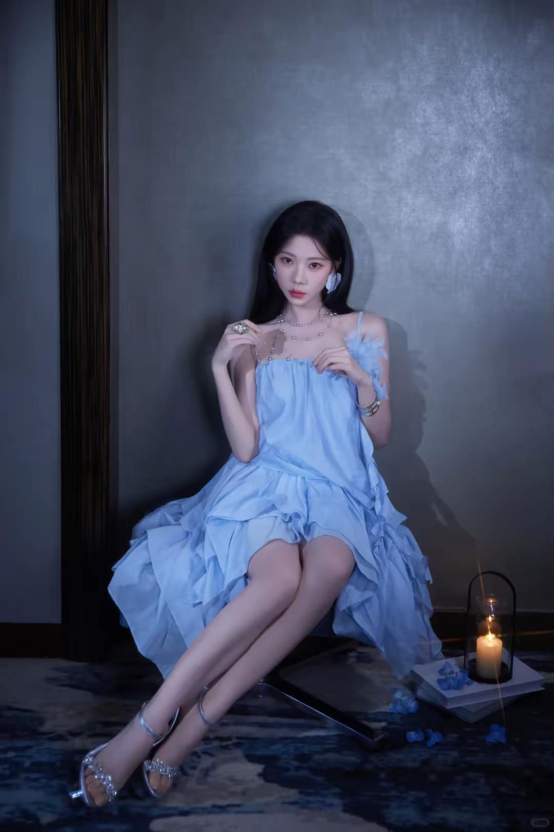 [玫瑰]张紫宁[玫瑰]的温柔。蓝黑色调，感受到的并不是阴郁，而是令人倾倒的柔情