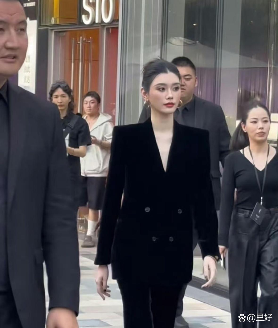 看了奚梦瑶才知道原来黑色和黑色不一样