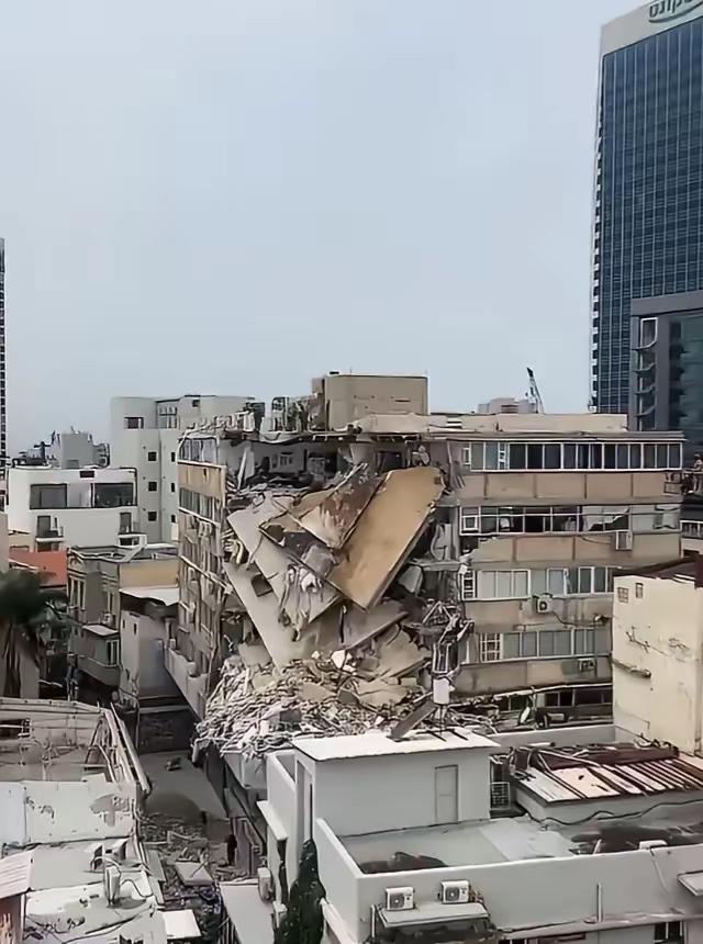 黎巴嫩真主党昨天发射的火箭弹有一枚击中了以色列一栋楼房，造成大面积坍塌。昨天