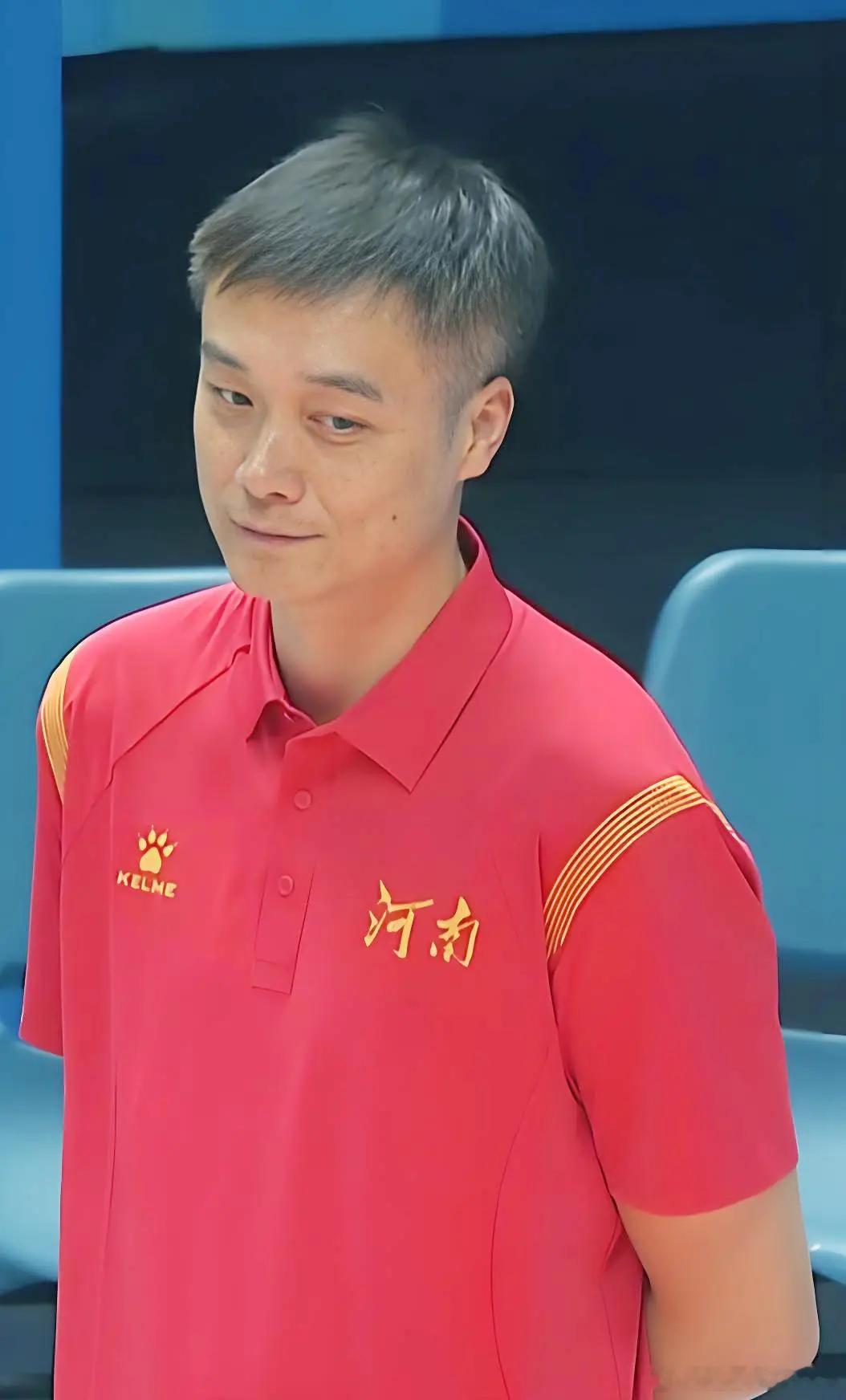 ❌打球的人都知道，赢球不变阵。第二局末的阵容明明效果很好，双外援在场上，有强攻