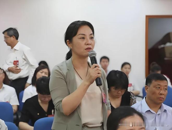 一周之内，上海连下两城！陈宇剑刚倒，金山区副区长黄春怡紧跟着落马。这不是巧合，
