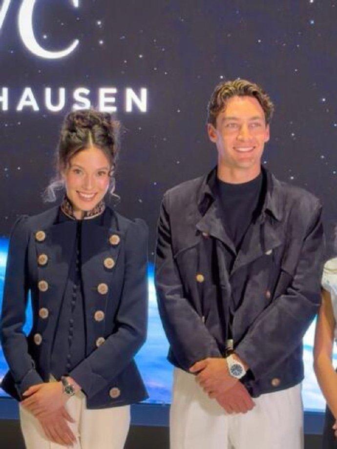 今天谷爱凌现身日内瓦，她这次搭配的很简洁，不过看上去特别的有高贵气质。谷爱凌