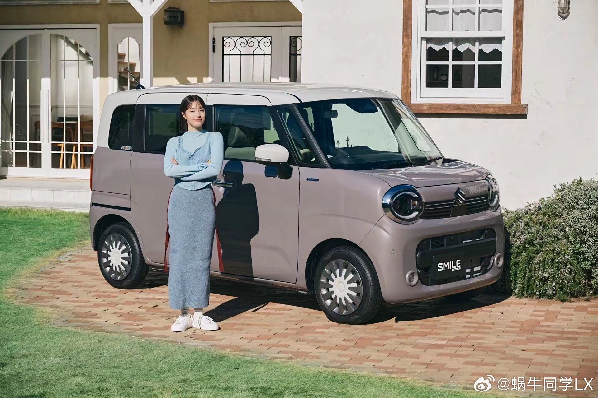 姐妹花分别代言比亚迪和铃木的kcar，中国电车出海本地化越来越熟练。
