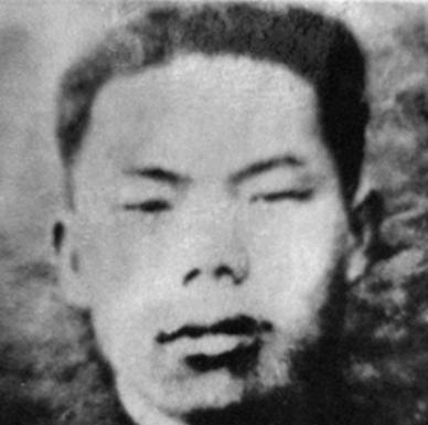 1952年，志愿军正在休息，一战士因燥热睡不着出去巡逻，无意间听到黑夜中传来细细
