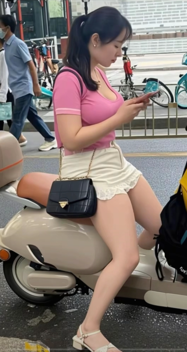 思考了很久，终于鼓起勇气要了个联系方式！