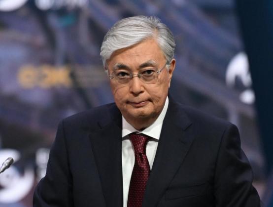 日本绕后截胡，邀五国首脑齐聚，中日拉锯战下，中国后方响起警报 12月18