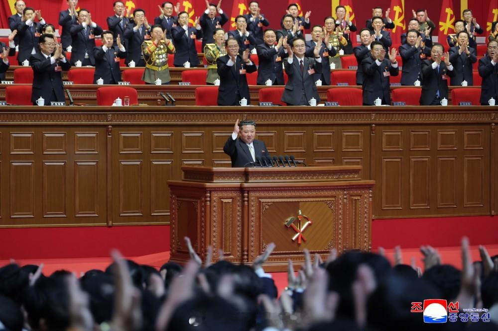 在朝鲜劳动党第九次代表大会上的闭幕词朝中社平壤２月２６日电　敬爱的金正恩同志在朝