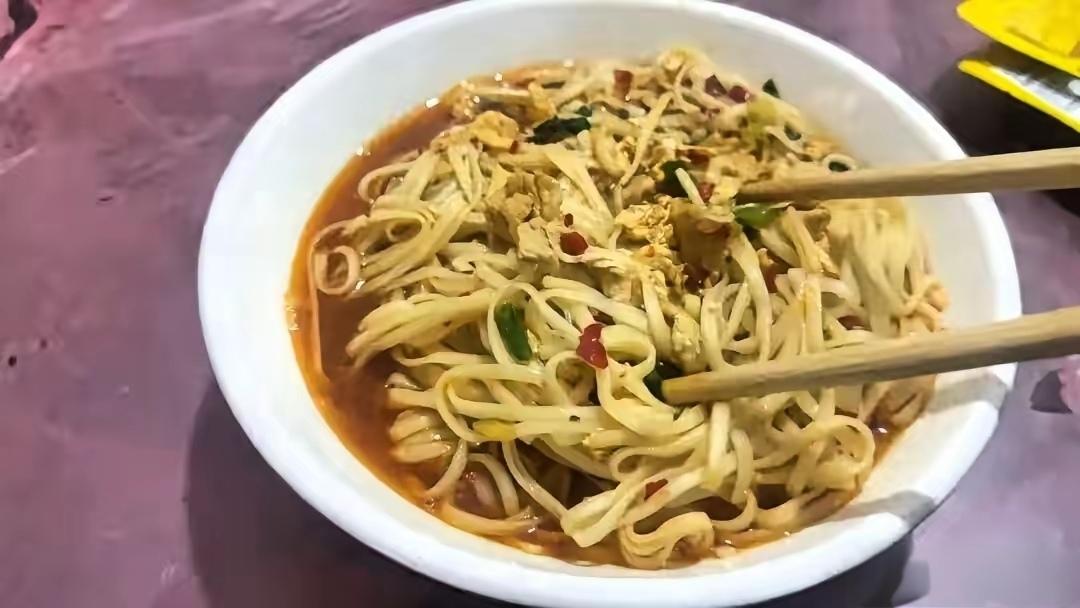 “太暖了！”安徽滁州一网约车司机接了个800公里大单，将乘客送到江西宜春后，竟被