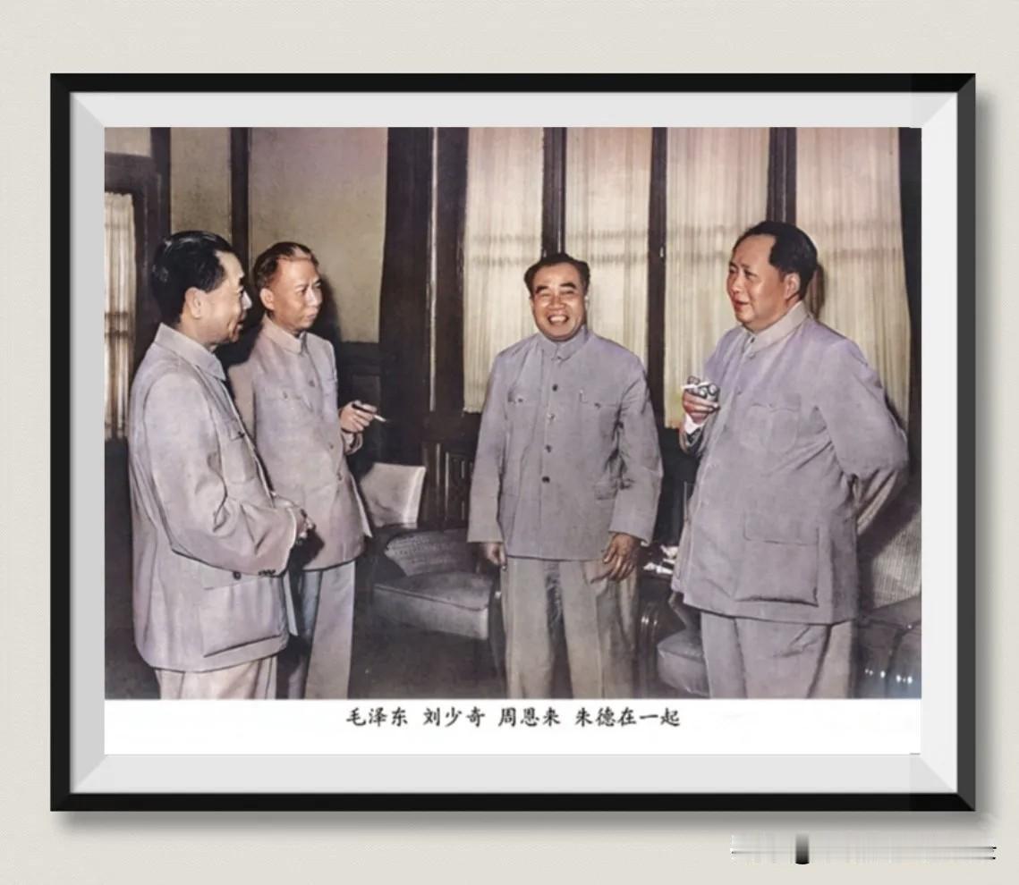 通常所说的“四大伟人”指毛泽东、周恩来、刘少奇、朱德。以下为你分别介绍：[