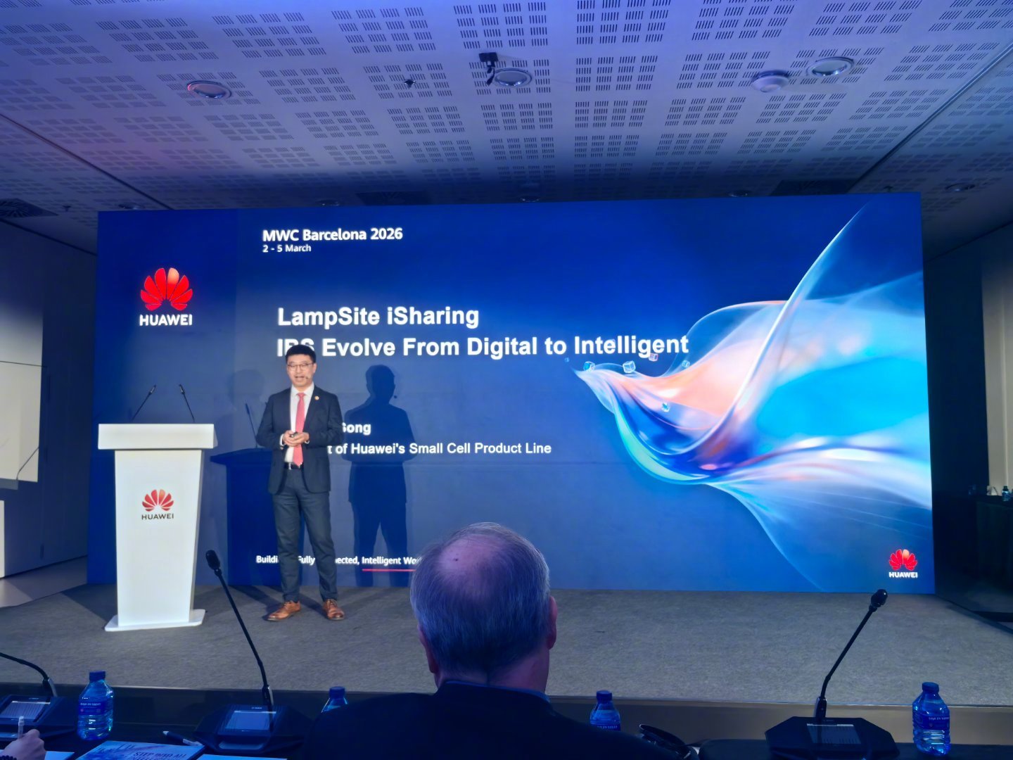 mwc2026华为高级副总裁刘康演讲，开场白就是“欢迎大家的到来，我在这个没有