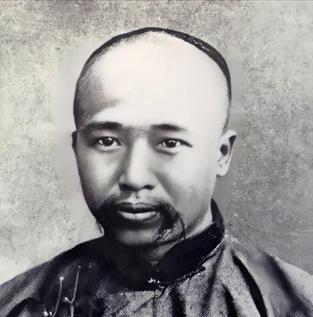 1927年，康有为临终时，抱着年仅22岁、容貌娇艳的六姨太阿翠，低声对她说：“我