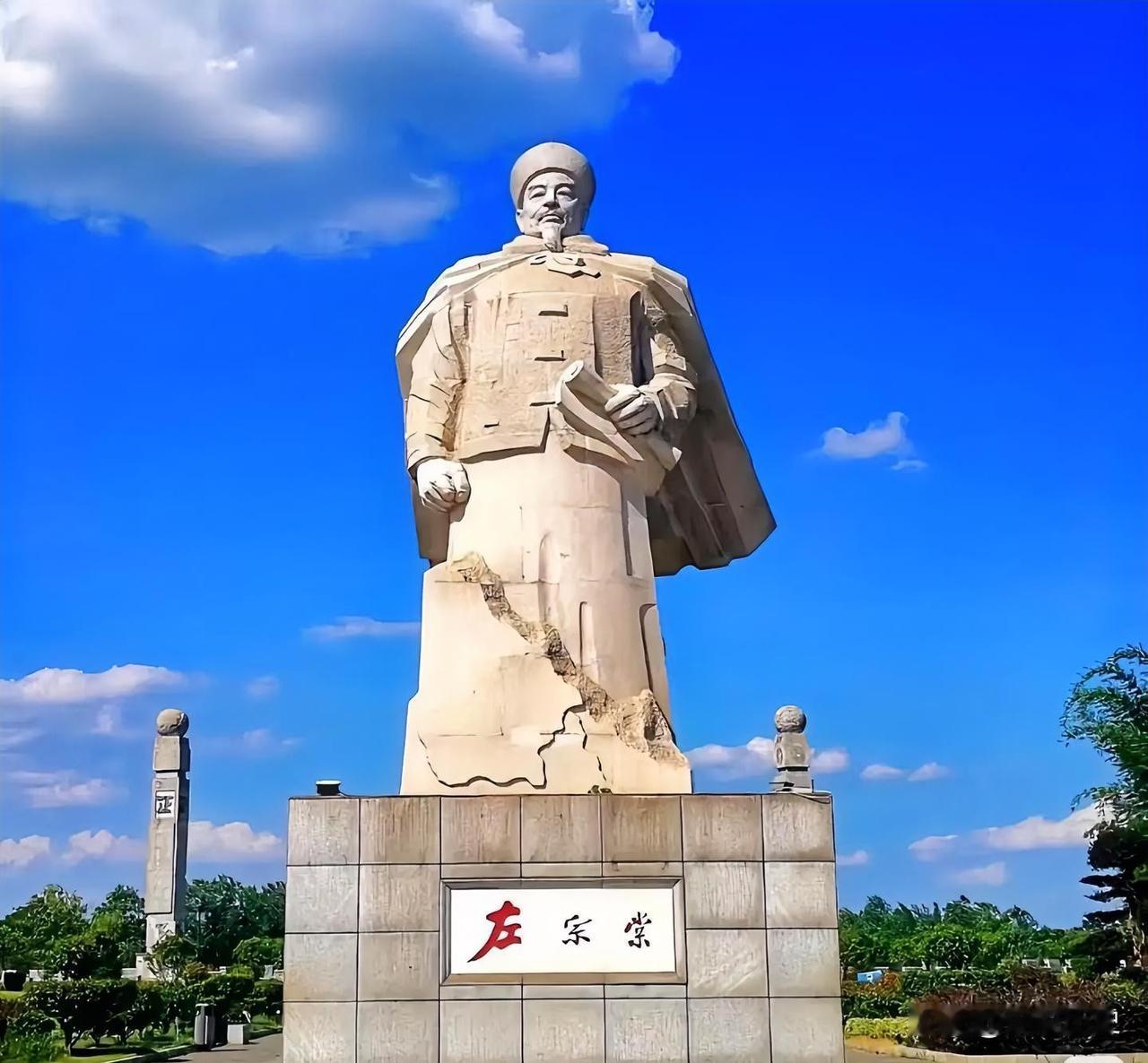 左宗棠收复西域回京，太后屏退众人，只问一句：“三千万两白银、五年征战，两万将士血