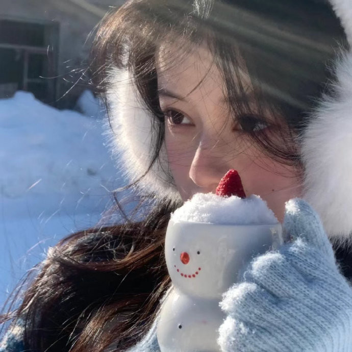 没错，我反省了很多年，但是没得到半点好处。所以决定要开心一点，因为听说这样对我的