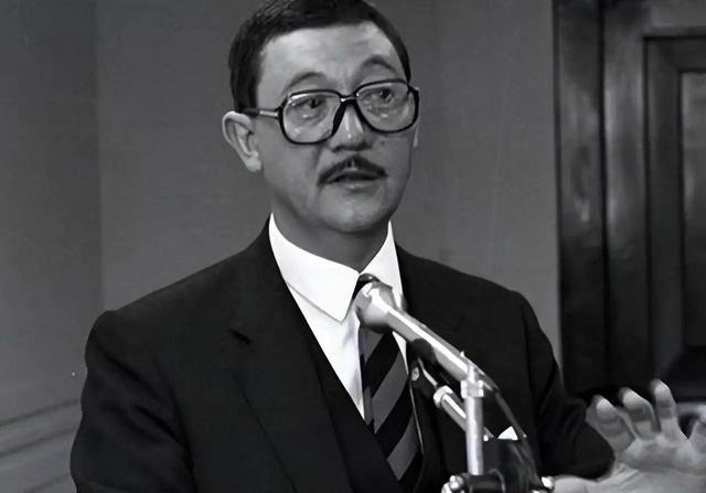 野史：1979年，蒋经国的次子蒋孝武冲到机场，用手枪顶在国安局局长的肚子，情绪激