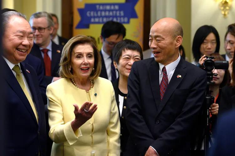 韩国瑜在美国见佩洛西。美方给予的接待规格明显高于郑丽文。韩国瑜呼吁美国继续支持台