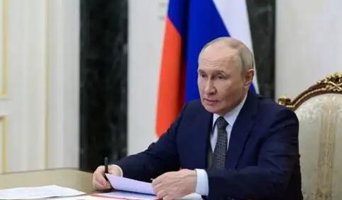 俄中之间的石油交易，爆出个大新闻，有贸易商偷偷透露，俄罗斯给中国的石油价格，一下