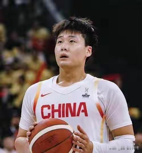 中国男篮惨败乌拉圭男篮后，这三位球员或火速重返国家队。1.赵睿2.周琦