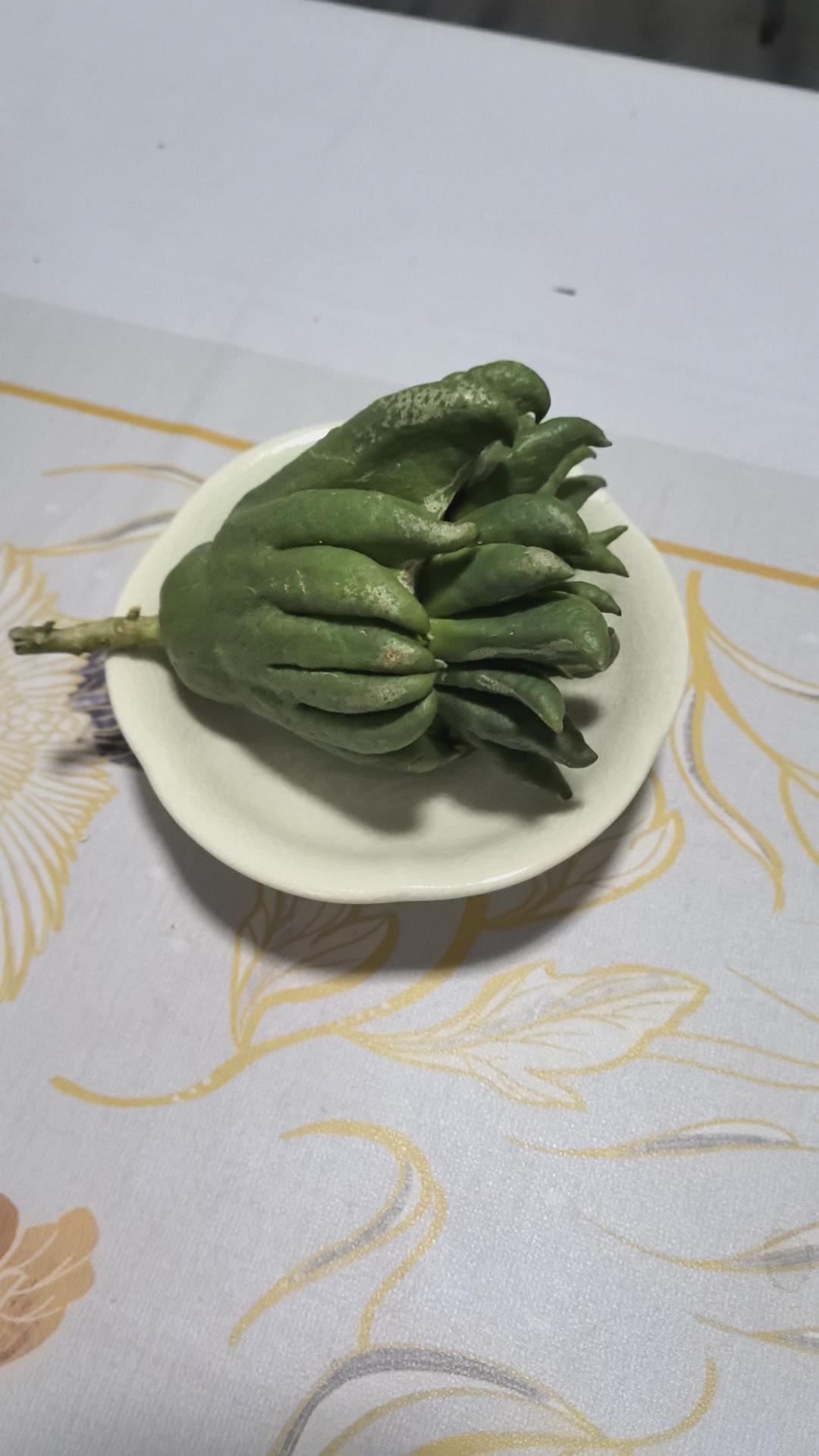 倒贴上班的十大表现1.带妆上班2.花钱买咖啡提神3.怕迟到打车上班4.工