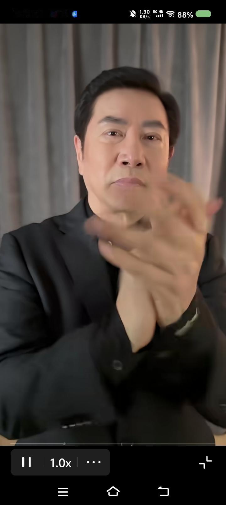 这是戴笠附体？《潜伏》里的戴笠谁演的？你喜欢么？说实话，有两个硬伤：一、戏