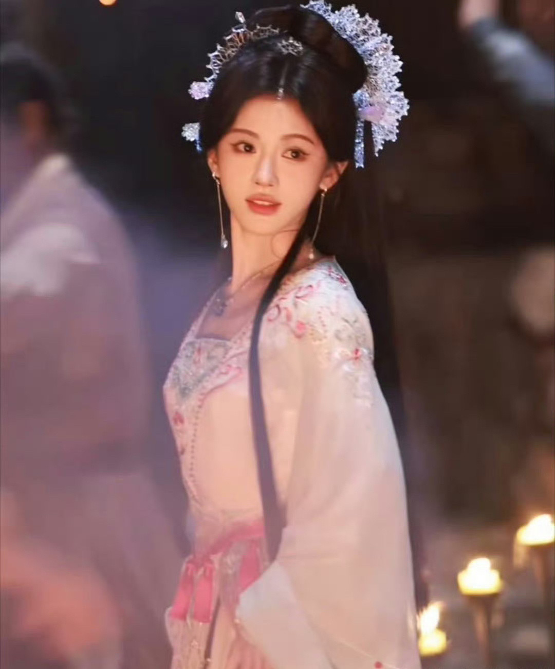 鞠婧祎的人生妆造了，再不爆就真的对不起这剧的用心​，太漂亮了！​​​