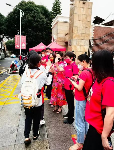 侄女分数出来了，努力没没有白费！语文:115分数学:120分英语:132