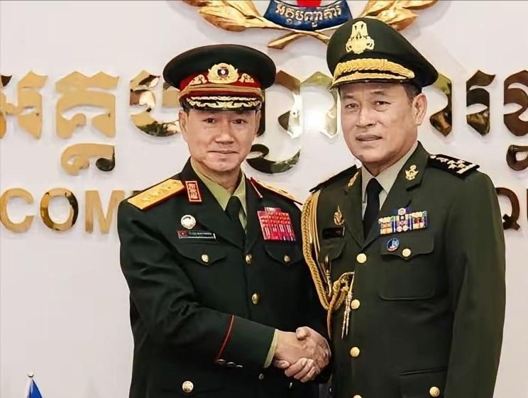 40多年前老挝一直是唯越南马首是瞻，所以咱们对这个邻国也就不咸不淡。可是架不