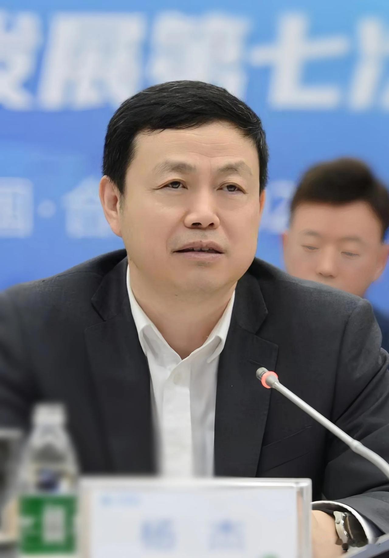 移动董事长杨杰说∶“本来携号转网应该作为改善服务，让客户能够有更好的选择权，