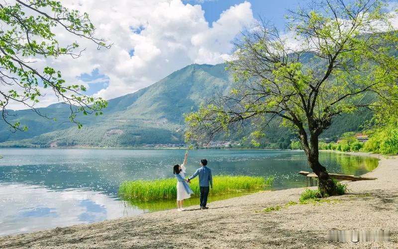 夫妻之间经常会因为什么吵架？1.家庭财务支配分歧：一方精打细算、一方花钱随