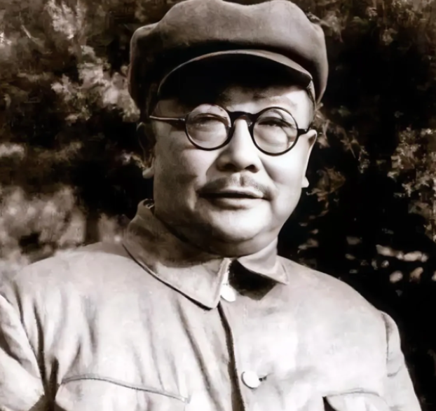 1949年，李克农走进毛主席房间，看见一物后，瞬间脸色大变，扭身冲向寺庙，要不是