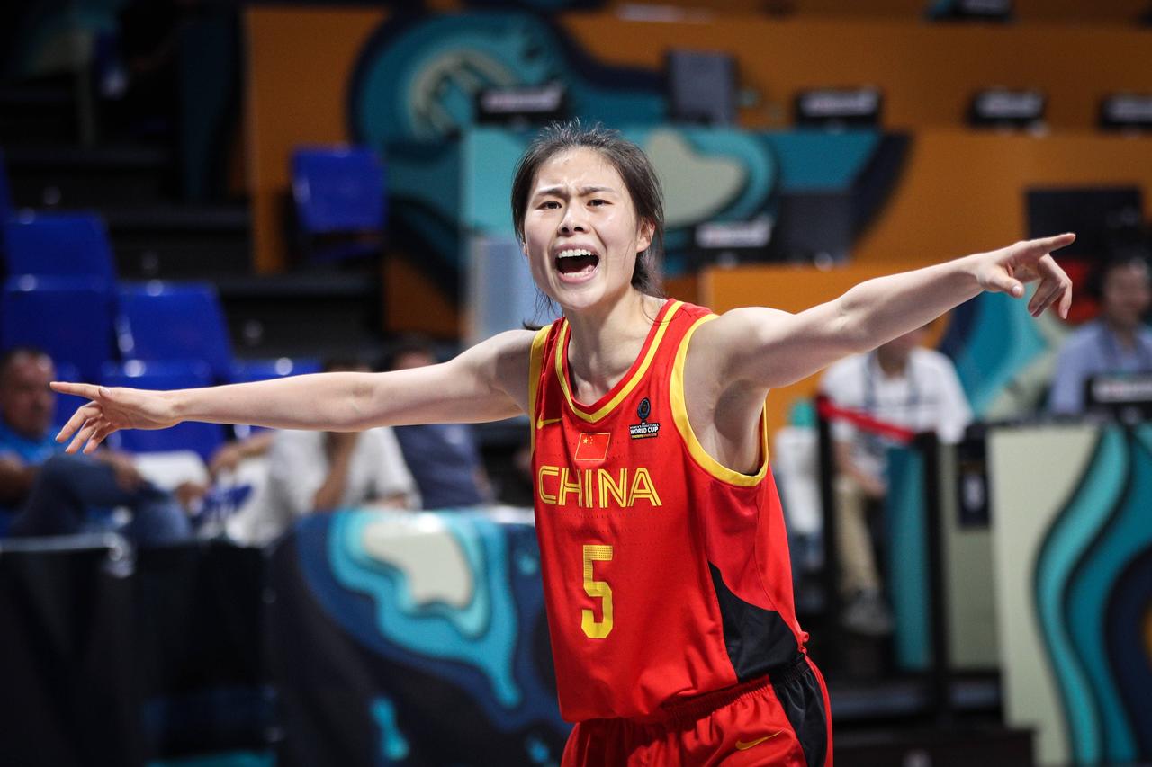 有些网友说中国女篮教练组弃用李梦，是为了建设好新的中国女篮，而下的猛药？如果