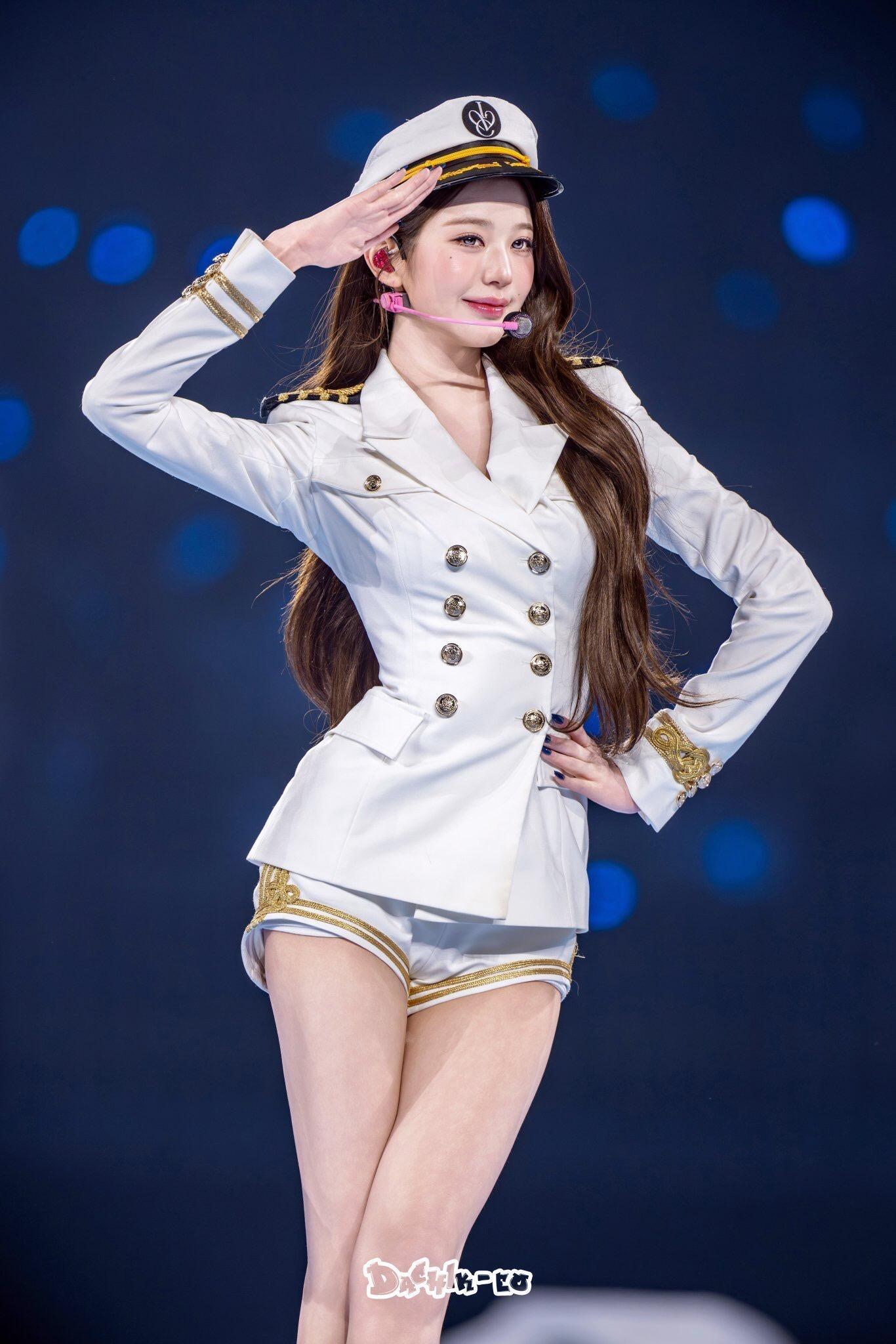 愚人节站姐团建【张元英】SSR典藏卡卡面