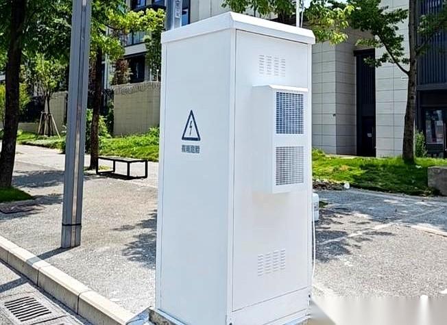 英国花了44亿。德国更狠，165亿。干嘛呢？拆自己家刚建好的东西。一砖一瓦