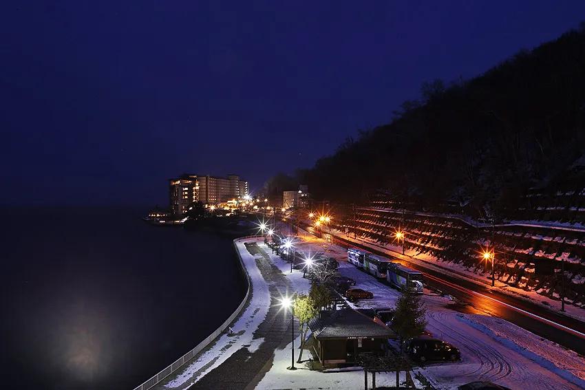 洞爷湖风光​北海道观光行（3）​洞爷湖是日本北海道西南部的淡水湖，该湖直径约