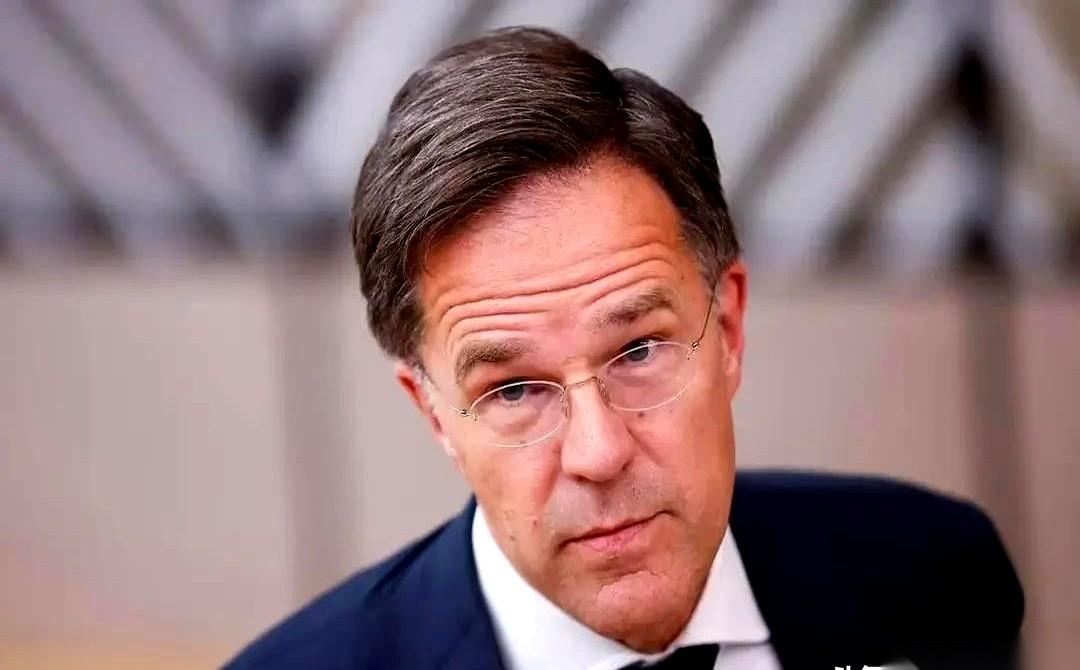 我跟你说，这事儿就有意思了。前一秒还唾沫横飞，撸起袖子要干架，差点把桌子掀了。