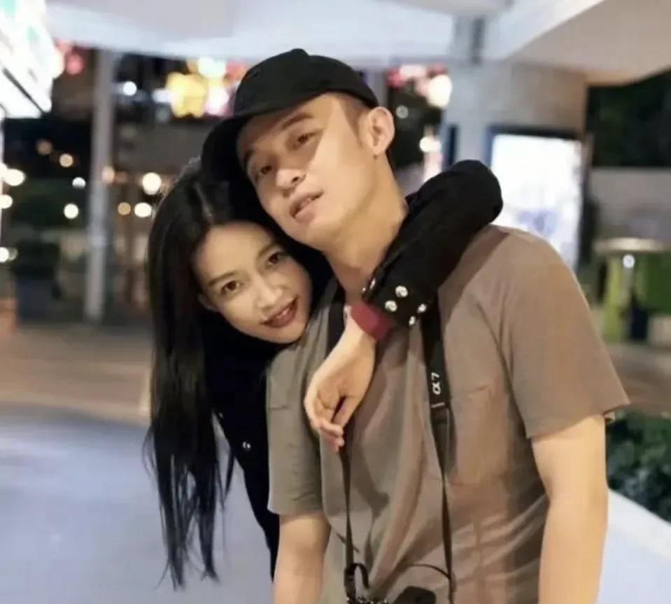 孙怡上节目再提前夫，把董子健送上热搜？《我家那闺女》里，孙怡云淡风轻聊婚