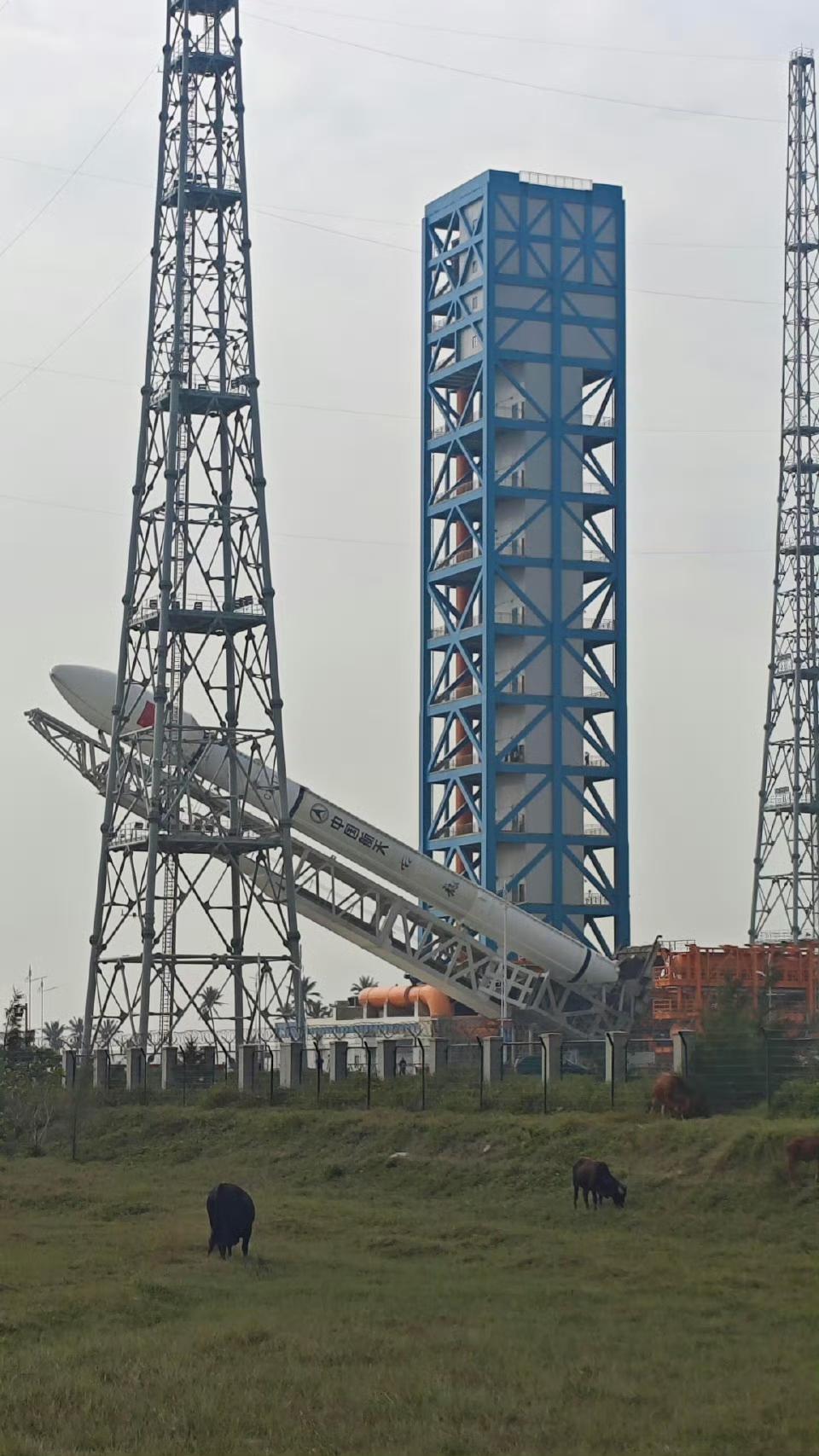 放着牛牛，看着火箭！