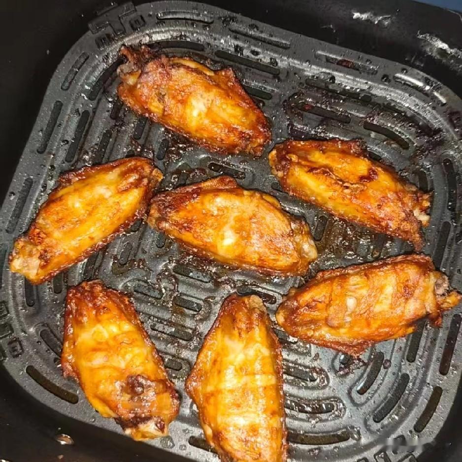 我的小棉袄真是长大了，这几天在家研究起吃的来。空气炸锅已给安排上了，炸鸡腿