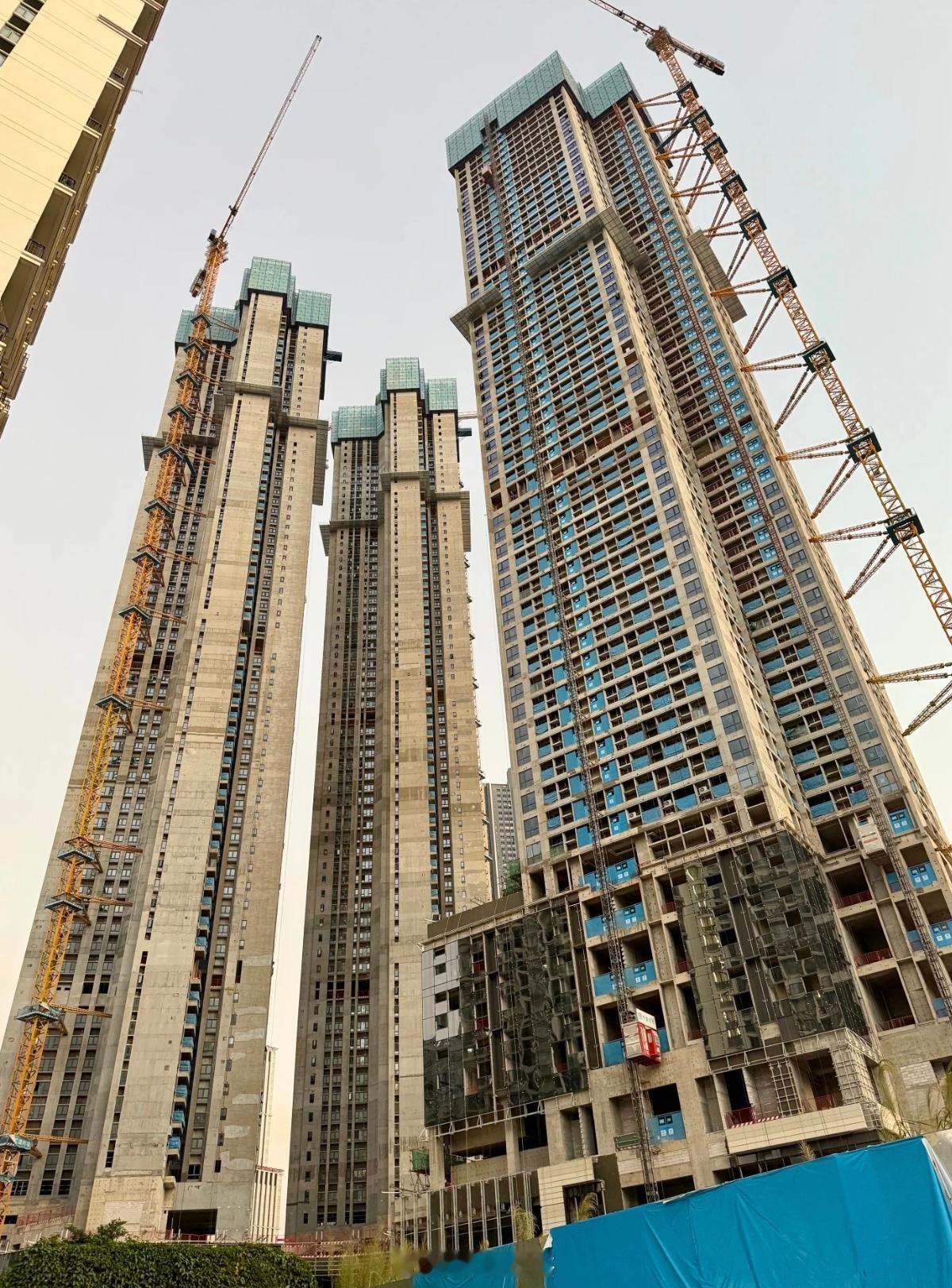 深圳罗湖华润湖贝未来城，45层，3梯6户，68层，4梯6户。当时的规划是这样的，