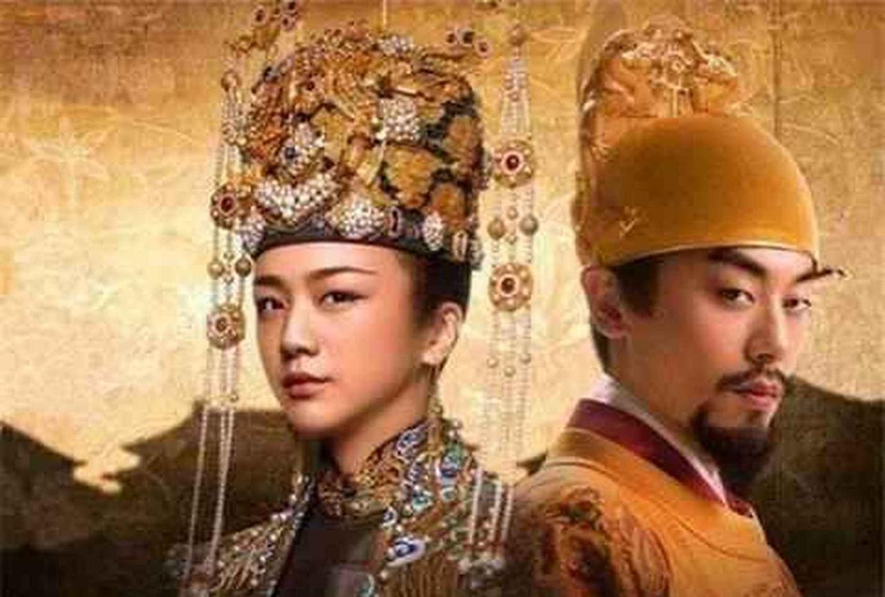明朝嘉靖年间，李时珍悄悄地把小刀隐没于椅子中，然后铺上厚厚的面粉。接着，他让张爱